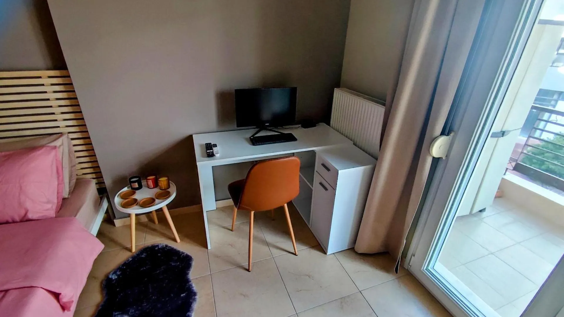 Cozy Apt! Friends & Family - Private Paid Parking Thessaloniki Greece