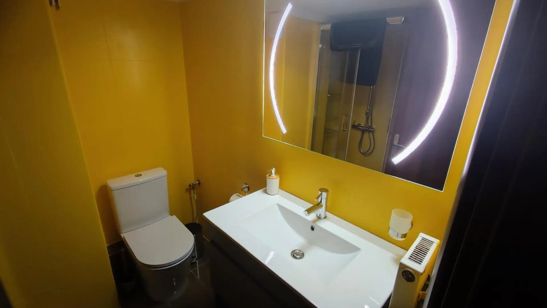 Apartment Cozy Apt! Friends & Family - Private Paid Parking Thessaloniki