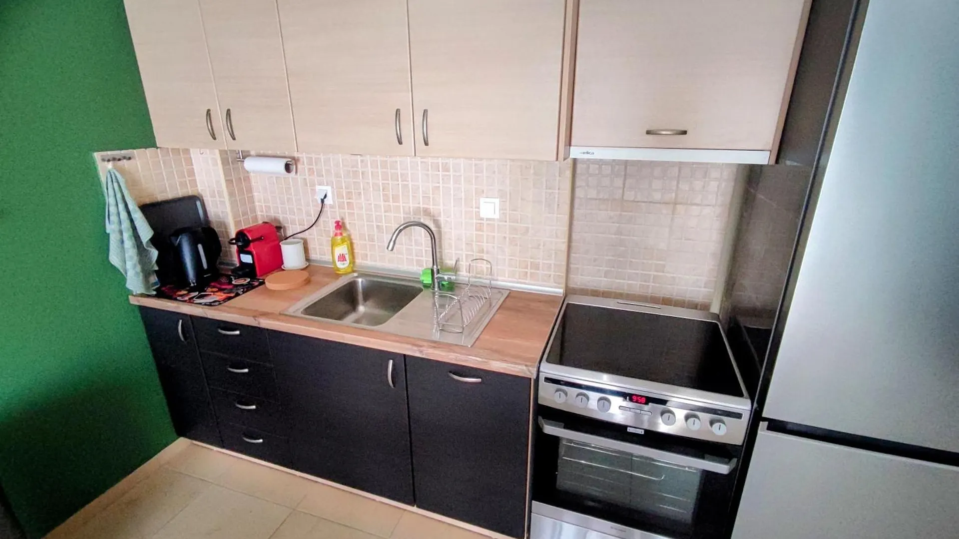 Cozy Apt! Friends & Family - Private Paid Parking Thessaloniki
